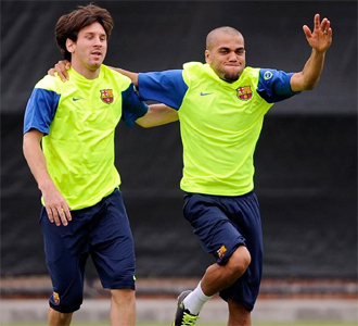 Alves, en un entrenamiento de Los ngeles con Messi