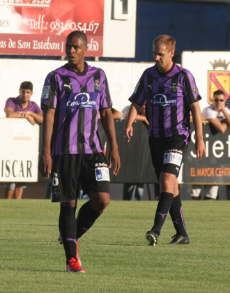 Pelé y Borja, con cara de circunstancias durante un encuentro de pretemporada del Valladolid.