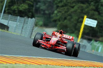 Michael Schumacher estuvo rodando en el circuito de Muguello, propiedad de Ferrari, con un viejo F2007 la semana pasada.