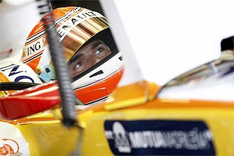Piquet, a los mandos de su Renault.