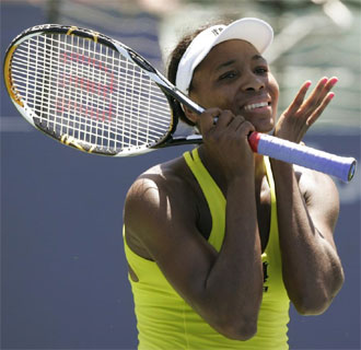 Venus Williams se lamenta durante un momento del partido contra Bartoli.