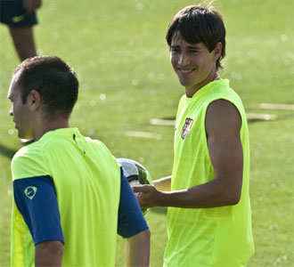 Bojan, junto a Iniesta, en un entrenamiento del FC Barcelona durante esta pretemporada