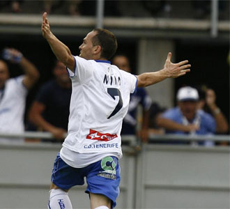 Nino celebra un gol en el partido entre el Tenerife y el Castelln de la pasada temporada correspondiente a la Liga Adelante