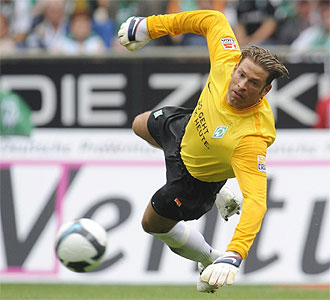 Wiese encaja uno de los tantos marcados por el Eintracht