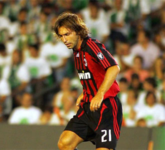 Andrea Pirlo, en un partido con el Milan de la pasada temporada en el Calcio