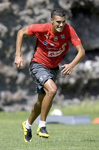 Iriome, en la foto durante un entrenamiento de la pasada temporada con el Tenerife, est manteniendo una media de dos goles por partido desde que ha llegado al Huesca