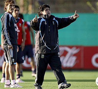 Maradona durante un entrenamiento con Argentina.