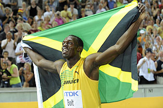 Usain Bolt celebra su rrcord del mundo en Berln.