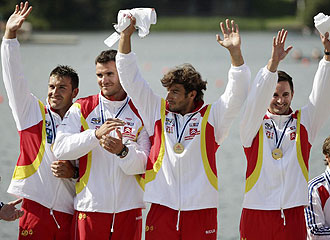Los componentes del equipo espaol celebran su oro en Canad.
