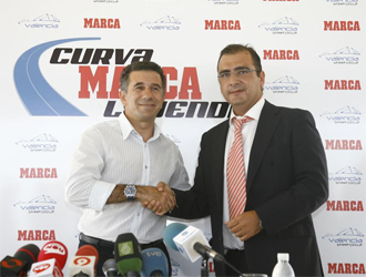 Aspar y Juan Ignacio Gallardo, subdirector de MARCA, el da de la presentacin de la Curva MARCA en Valencia