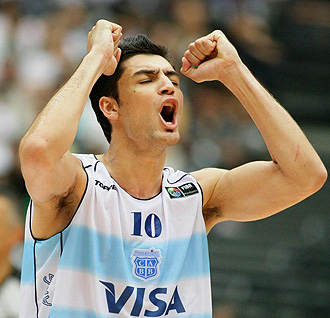 Carlos Delfino jugando con Argentina