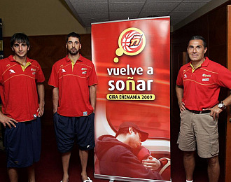Scariolo junto a Ricky Rubio y Juan Carlos Navarro durante la presentacin del Torneo