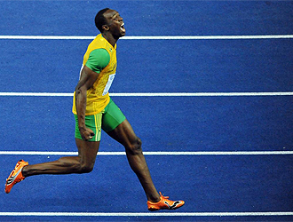 Bolt disfruta segundos despus de cruzar la lnea de meta