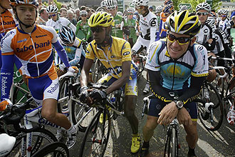 Lance Armstrong, antes de comenzar la primera etapa de la Vuelta a Irlanda.