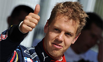 Vettel saluda tras un Gran Premio.