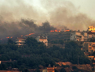 Una imagen del incendio que azota Atenas.