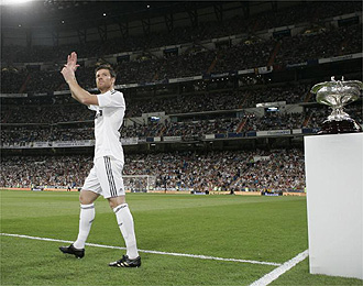Xabi Alonso durante su puesta de largo con el Real Madrid