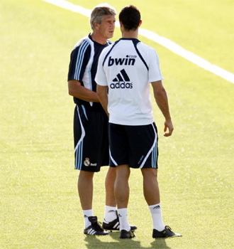 Pellegrini charla con Cristiano durante un entrenamiento.