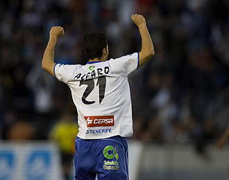 Alfaro celebra un gol con el Tenerife