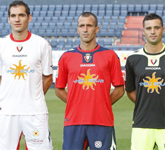 Josetxo, Pual y Miguel Flao, en la presentacin de la nueva equipacin del Osasuna