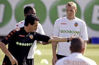 Unai Emery, entrenador del Valencia durnate un entrenamiento