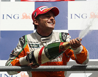 Fisichella celebra su segundo puesto logrado en el Gran Premio de Blgica