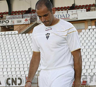 Salva Ballesta, durante su presentacin como jugador del Albacete.