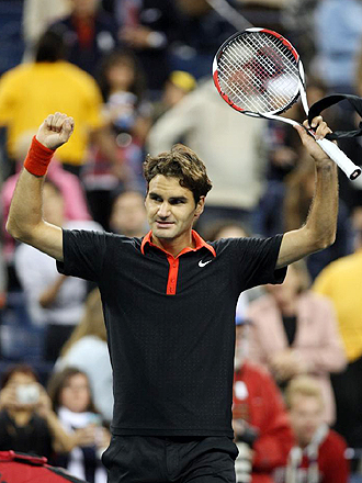 Federer celebra su victoria sobre el sueco Soderling y su presencia en semifinales del US Open por sexta vez consecutiva