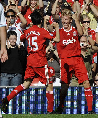 Benayoun y Kuyt hicieron los goles del Liverpool.