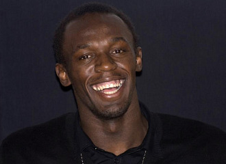 Bolt sonre en una rueda de prensa.