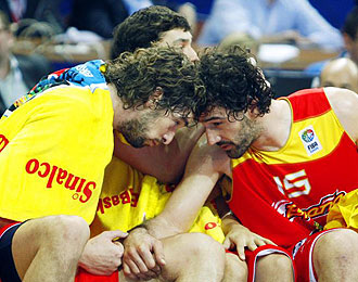 Pau Gasol y Garbajosa durante el Eurobasket