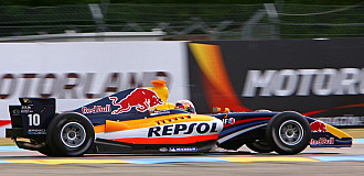 Alguersuari durante una prueba de las Renault 3.5 Series
