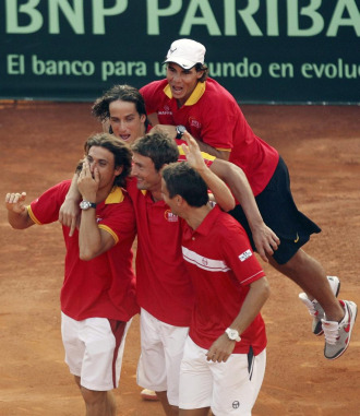 El equipo español da la vuelta de honor tras sellar su pase a la final.