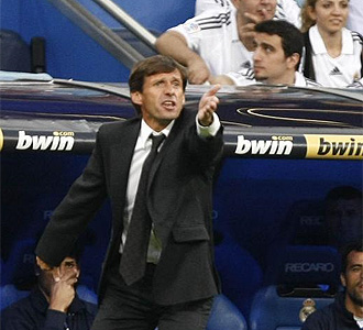 Ziganda da órdenes durante el choque del Bernabéu.