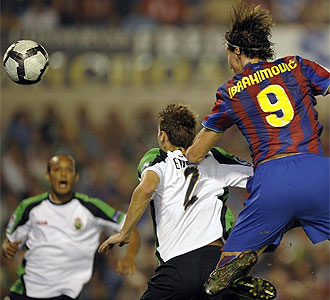 Ibrahimovic marca el primer gol del Barcelona.