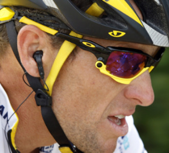 Lance Armstrong con pinganillo.