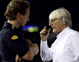 Ecclestone charla con Christian Horner en el Gran Premio de Singapur