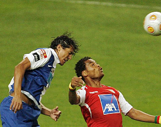 Bruno Alves durante un partido con el Oporto
