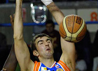 Sinanovic jugando con el Autocid Burgos