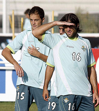 Nano y Pavone son novedad en el Betis: el defensa, en segundo trmino, podra ser titular en el centro de la zaga en Vallecas y el delantero argentino es duda