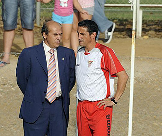 Del Nido charla con Jiménez en un entrenamiento del Sevilla