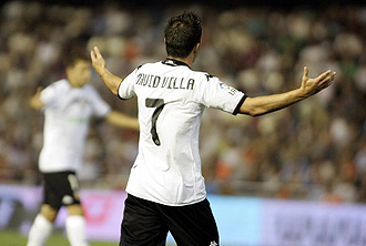 Villa se queja de una ocasi�n de gol durante un partido
