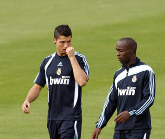 Lass, junto a Cristiano en un entrenamiento del Real Madrid.