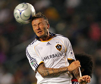 David Beckham jugando con los Galaxy