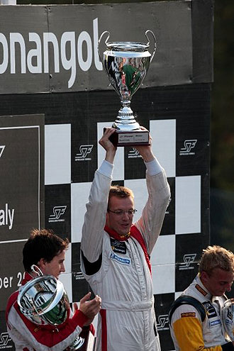 Bourdais celebra su victoria en Monza.