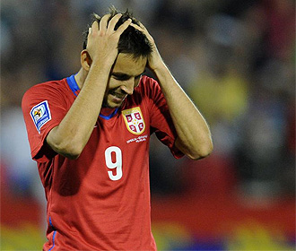 Ninkovic se lamenta de una ocasin marrada durante un partido con Serbia.