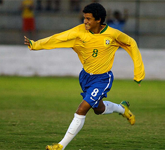 Coutinho durante un partido con Brasil sub 15.