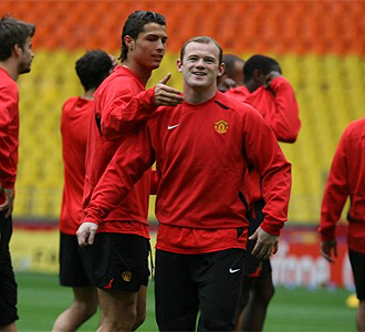 Cristiano Ronaldo y Rooney durante un entrenamiento del United.