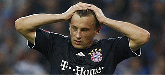 Olic se lamenta en un partido con el Bayern.