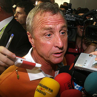Johan Cruyff no entiende a Van Gaal